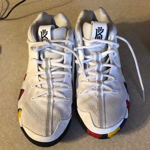 Boys youth Kyrie’s size 6 gently used